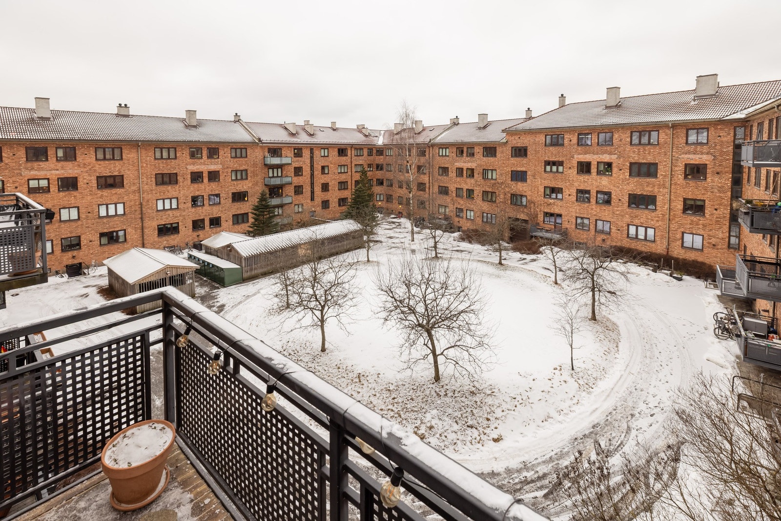 Om sommeren er det nydelig utsikt fra balkongen. Galleribilde