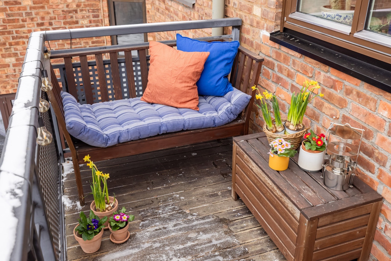 Beliggende i hjørnet og på toppen oppleves balkongen ekstra lun både tidlig vår og sent på høsten. Galleribilde