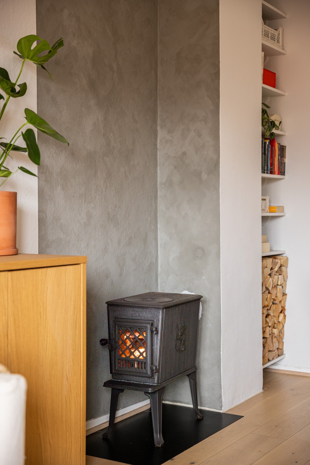 Vedovnen i stuen gjør det ekstra lunt og koselig nå som det er kaldt ute. Galleribilde