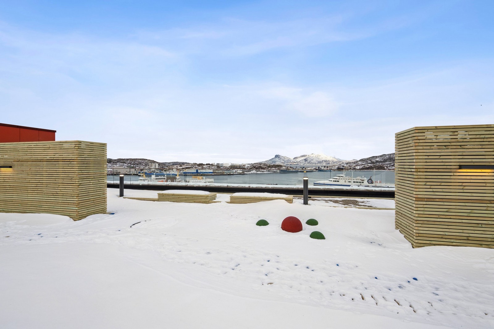 I byggets toppetasje er det en felles takterrasse med nydelig utsikt. Galleribilde