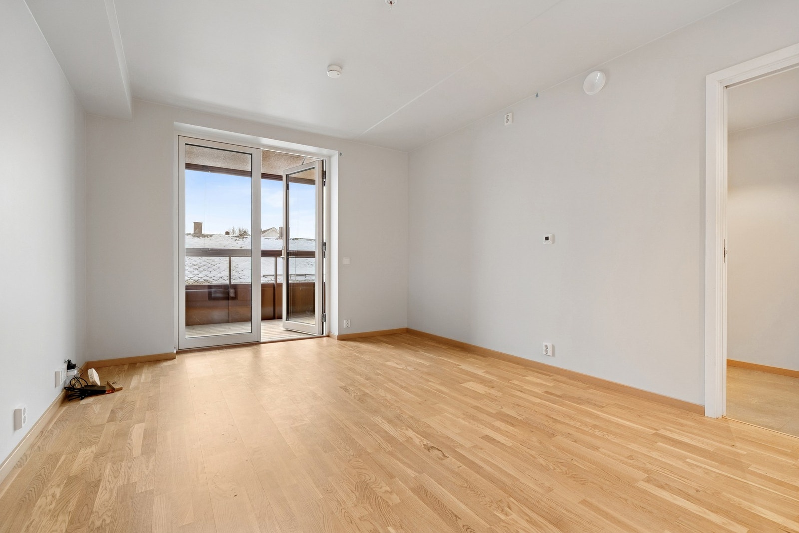 Boligen har en tilhørende bod i underetasjen, heisadkomst til leiligheten fra bakkeplan. Galleribilde