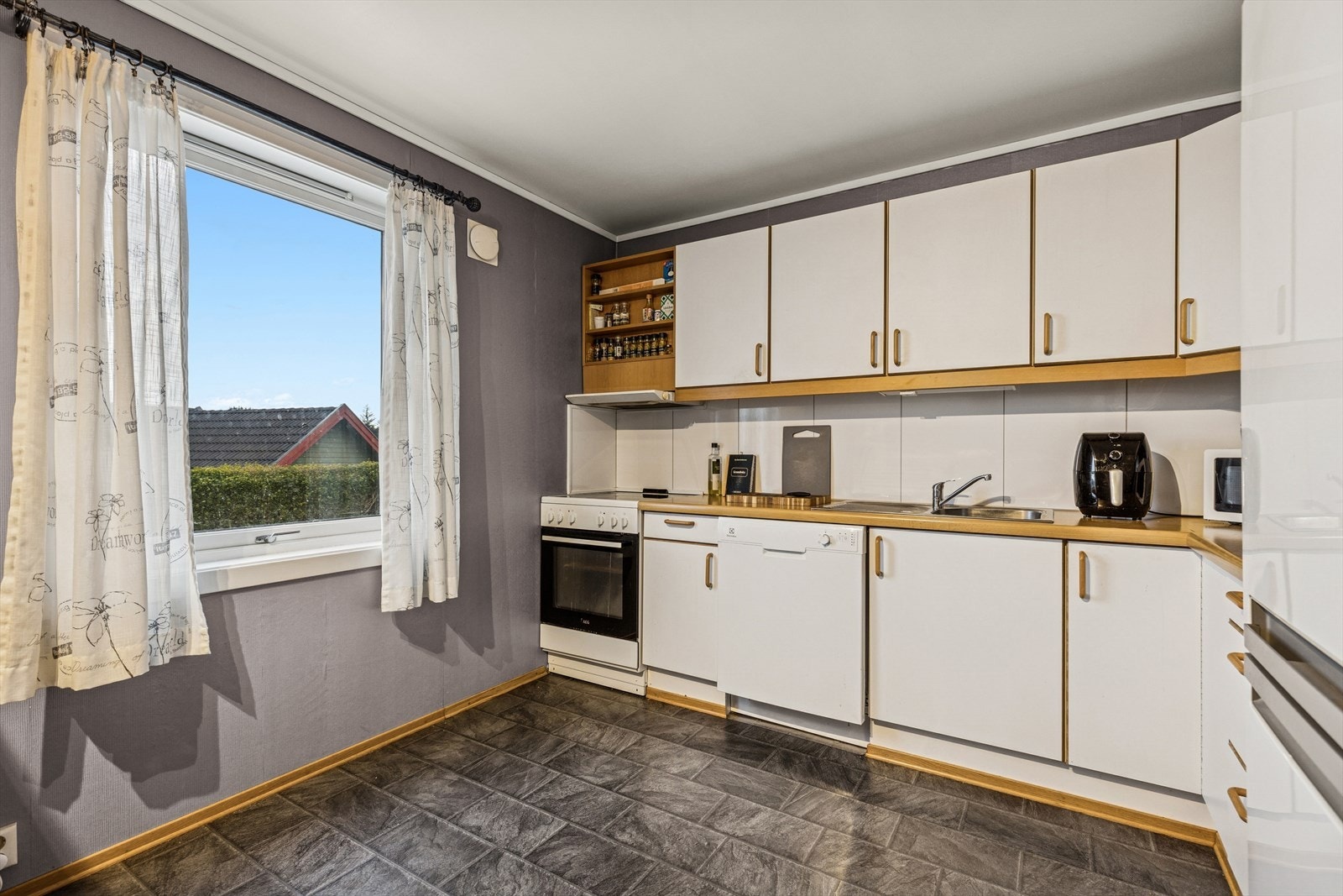 Kjøkken i utleiedel. Galleribilde