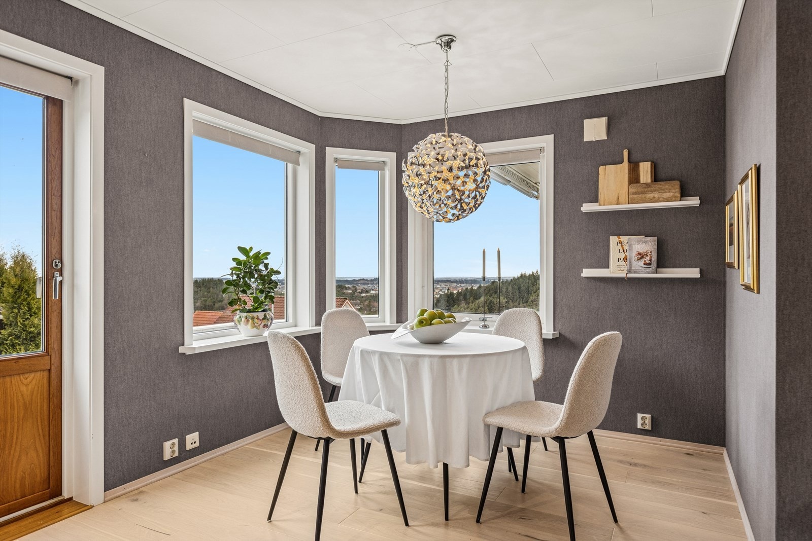 Kjøkkenet blir et naturlig samlingspunkt for familien. Galleribilde