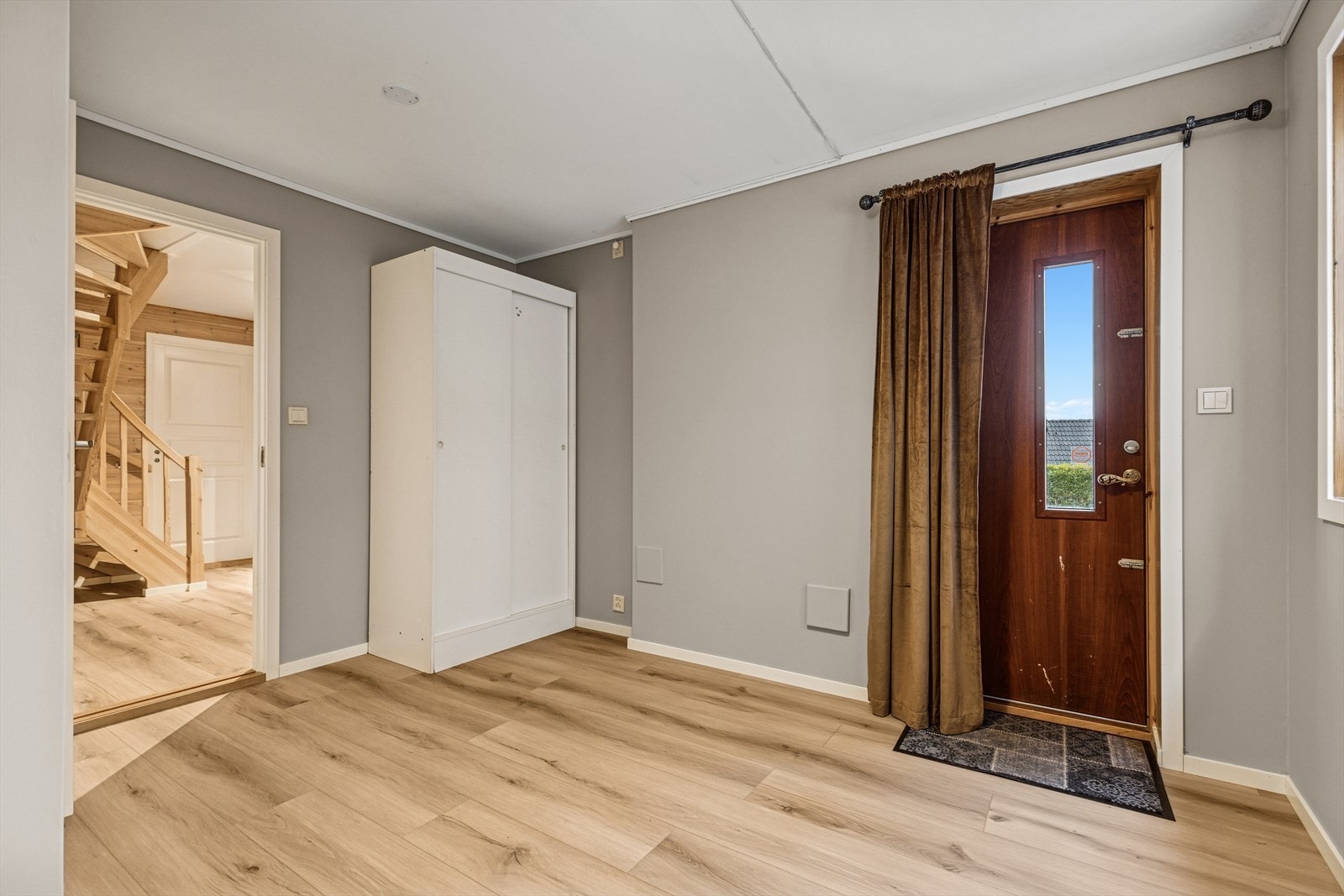 Soverom som pt disponeres av hoveddel i underetasje. Galleribilde