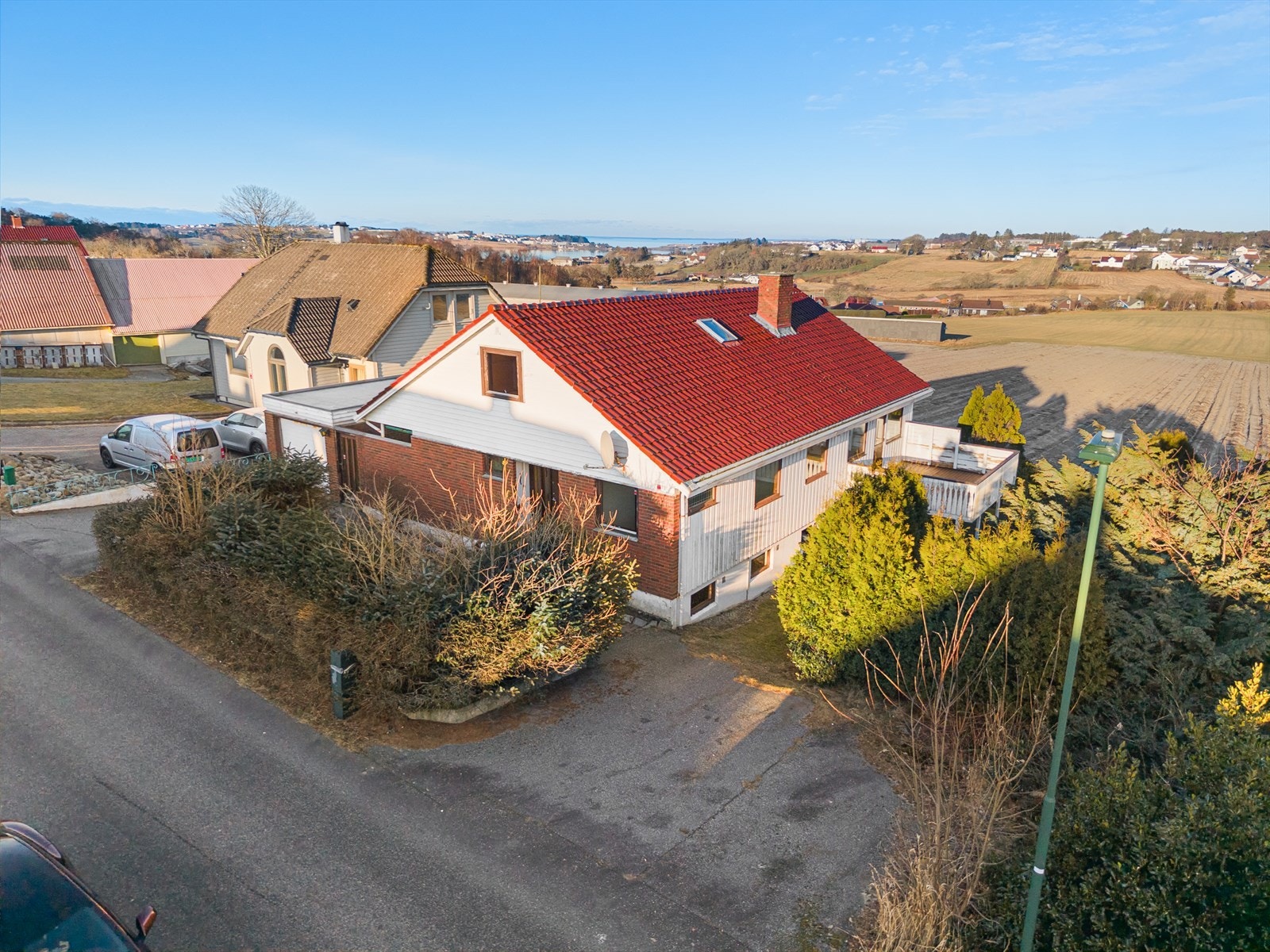 Praktisk og romslig enebolig med moderniseringsbehov Galleribilde