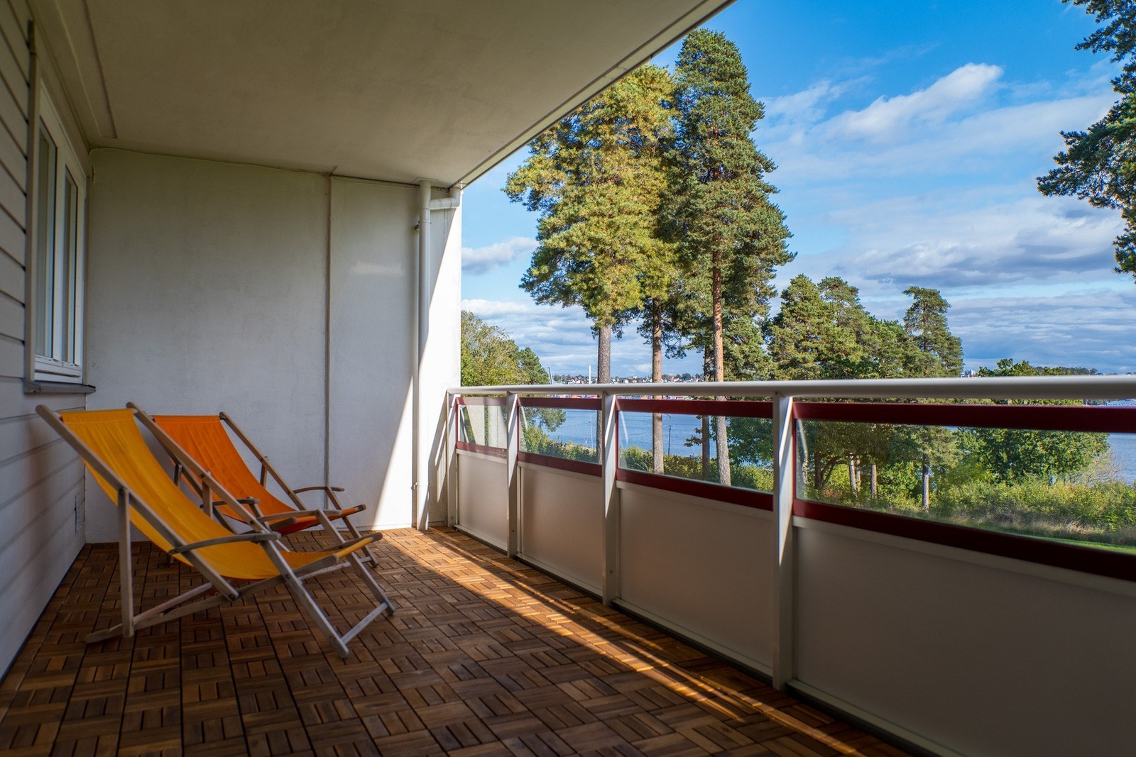 Balkongen har gode solforhold, med formiddagssol og noe ettermiddagssol. Galleribilde