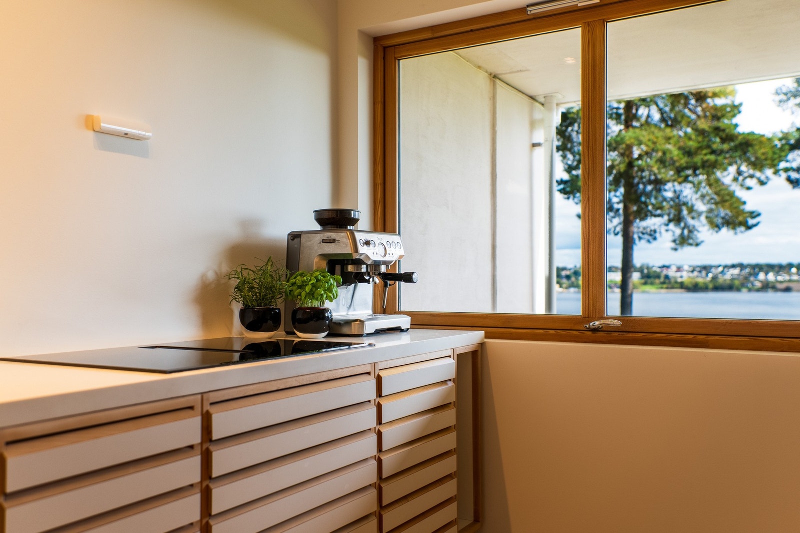 Standarden er meget god og leiligheten er å anse som totalt modernisert og påkostet i 2025. Galleribilde