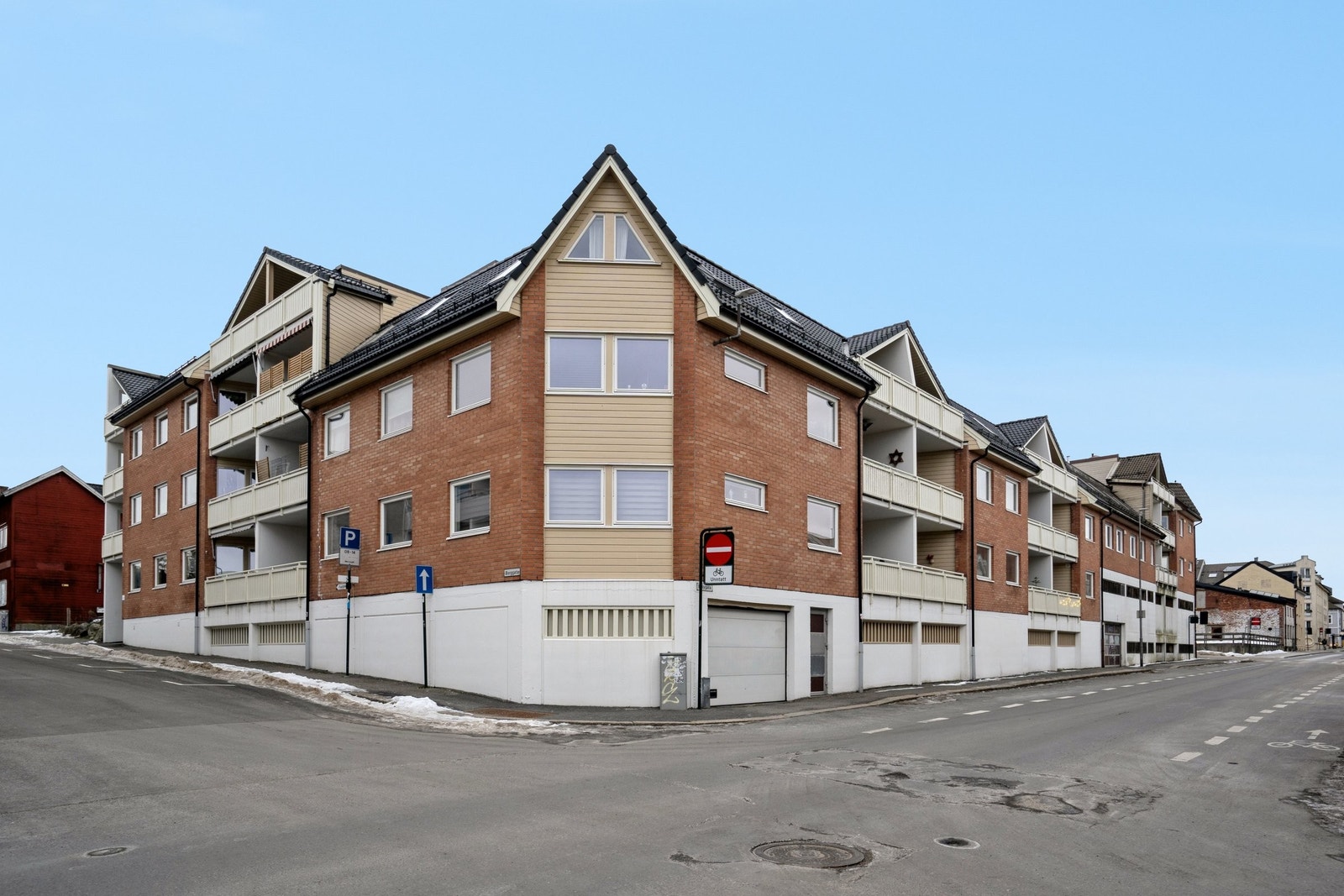 Fasade ble rengjort og malt i 2024. Galleribilde