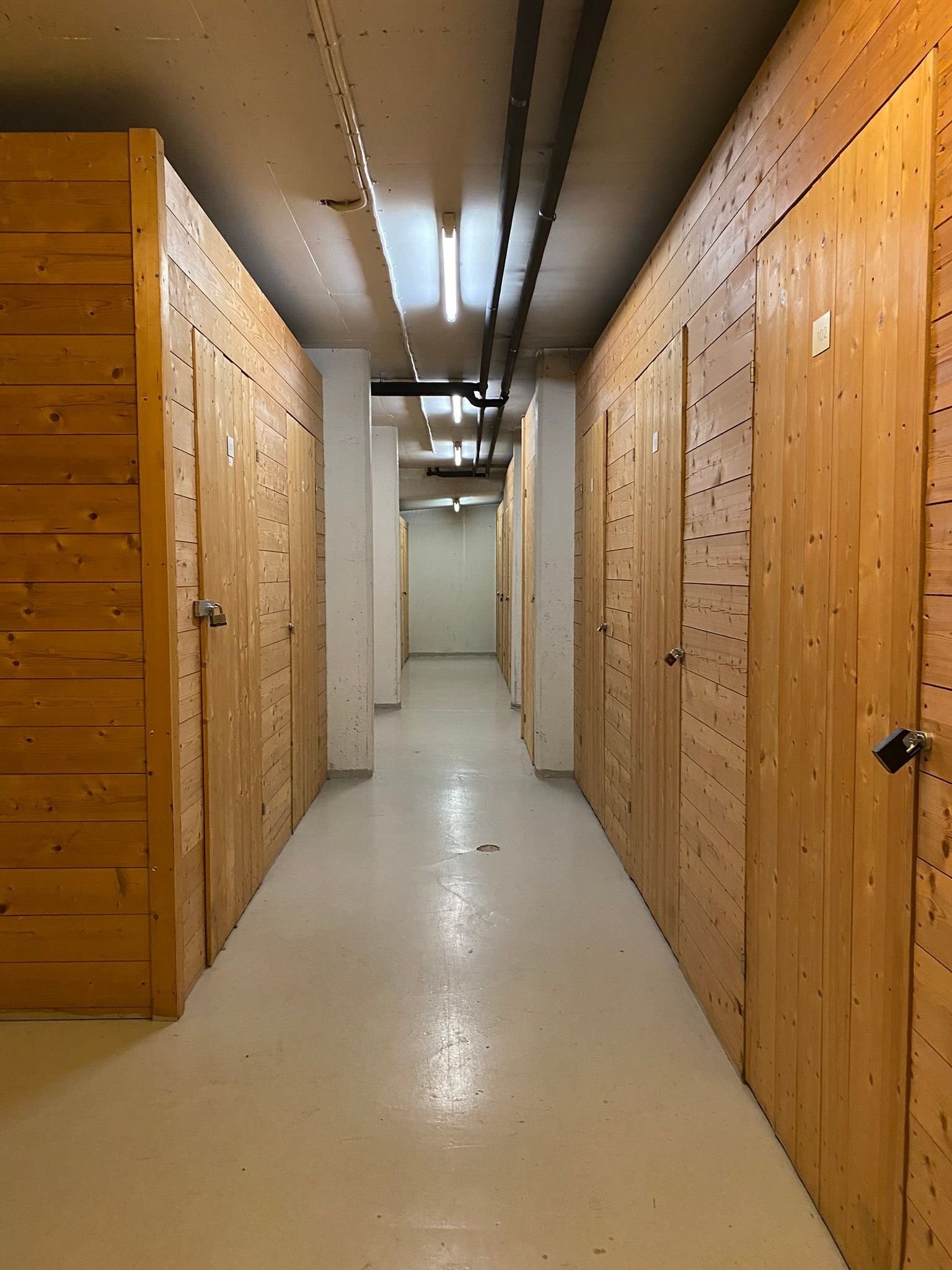 Til leilighet følger det to boder i kjelleren på ca. 2,5 kvm og 1 kvm i tillegg til fellesbod Galleribilde