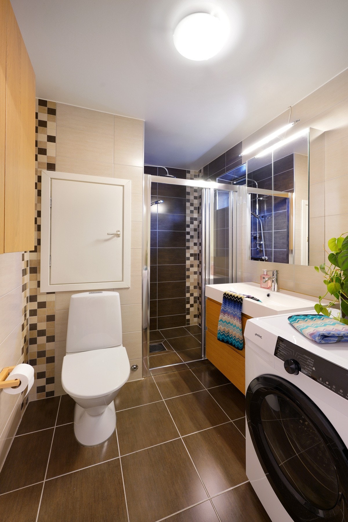 Flisbelagt bad med varmekabler. Galleribilde