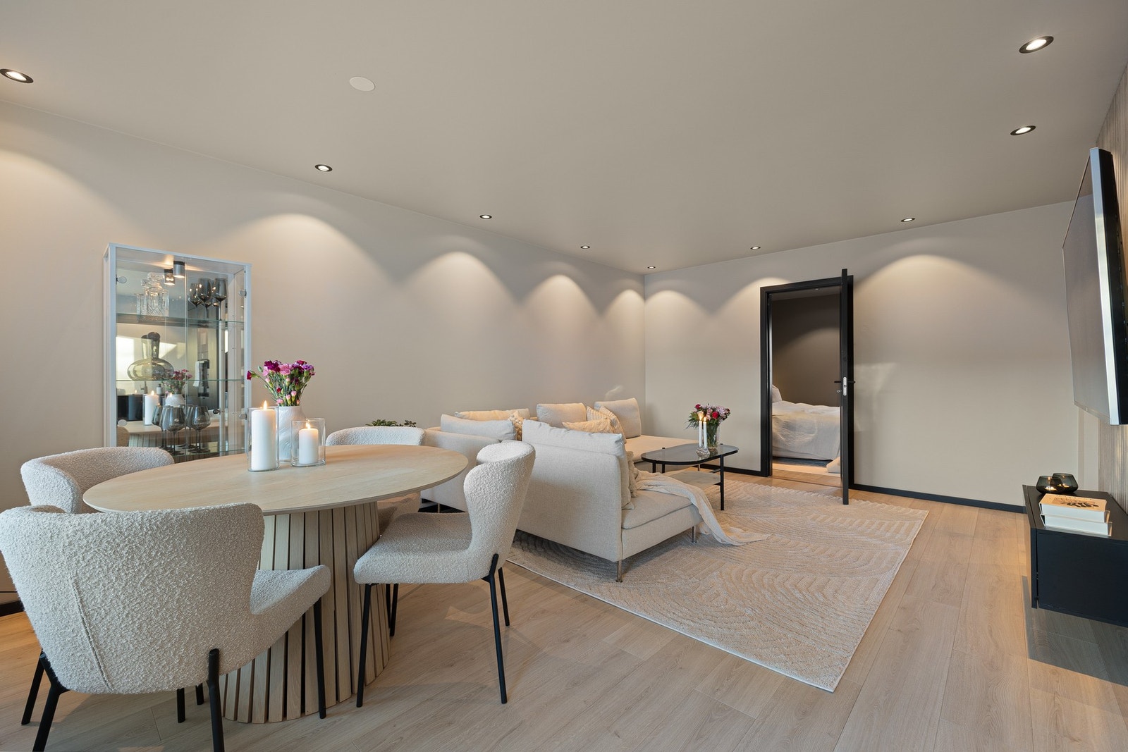 Leiligheten oppleves lun med behagelig gulvvarme i alle rom utenom soverom. Galleribilde