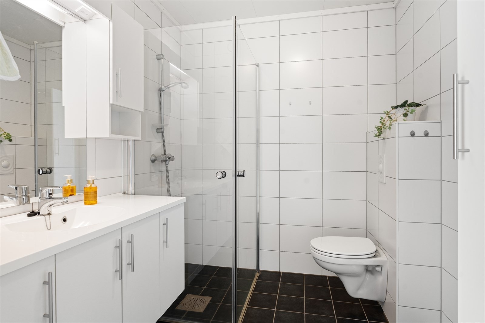 Helfliset, delikat bad med varmekabler i gulvet. Galleribilde