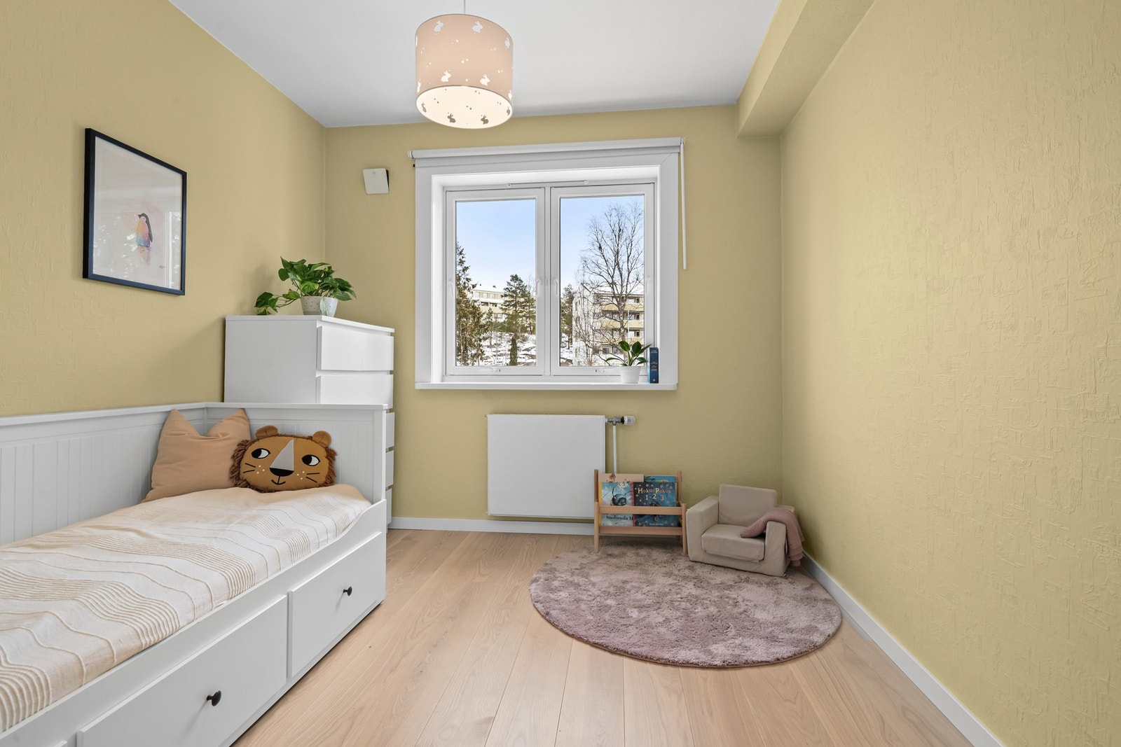 Soverom av god størrelse som passer fint som barnerom/gjesterom eller kontor Galleribilde