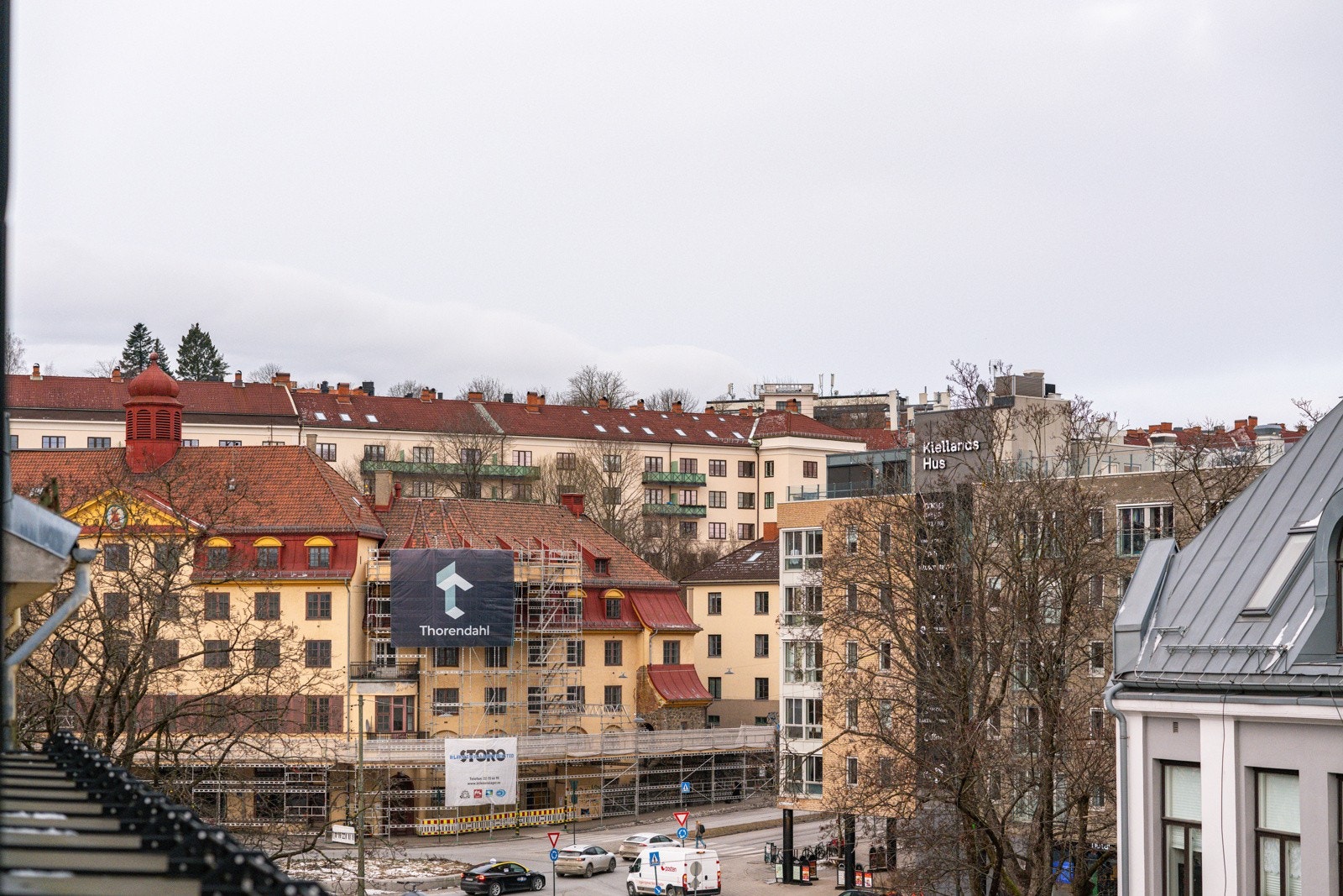 Her bor du høyt og fritt med hyggelig utsyn mot parken på Kiellands plass. Galleribilde