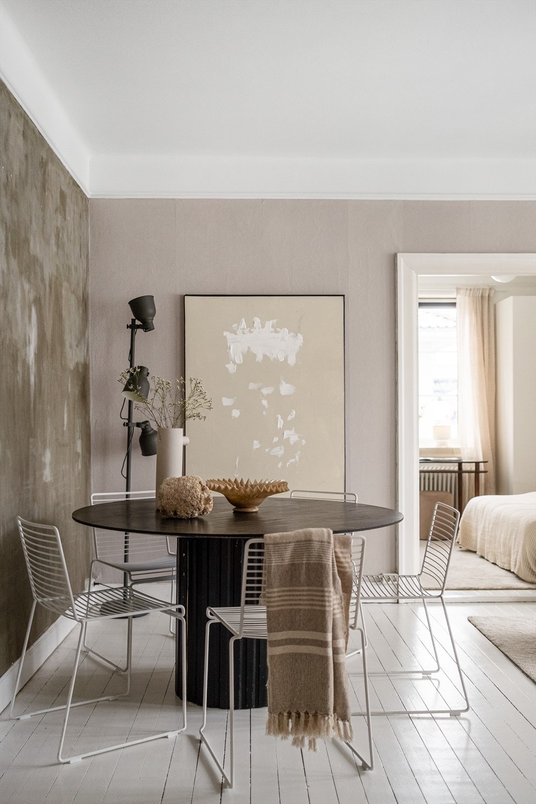 Her bor du i et svært populært nabolag på Adamstuen, med umiddelbar nærhet til et bredt utvalg av fasiliteter og kollektivtransport. Galleribilde