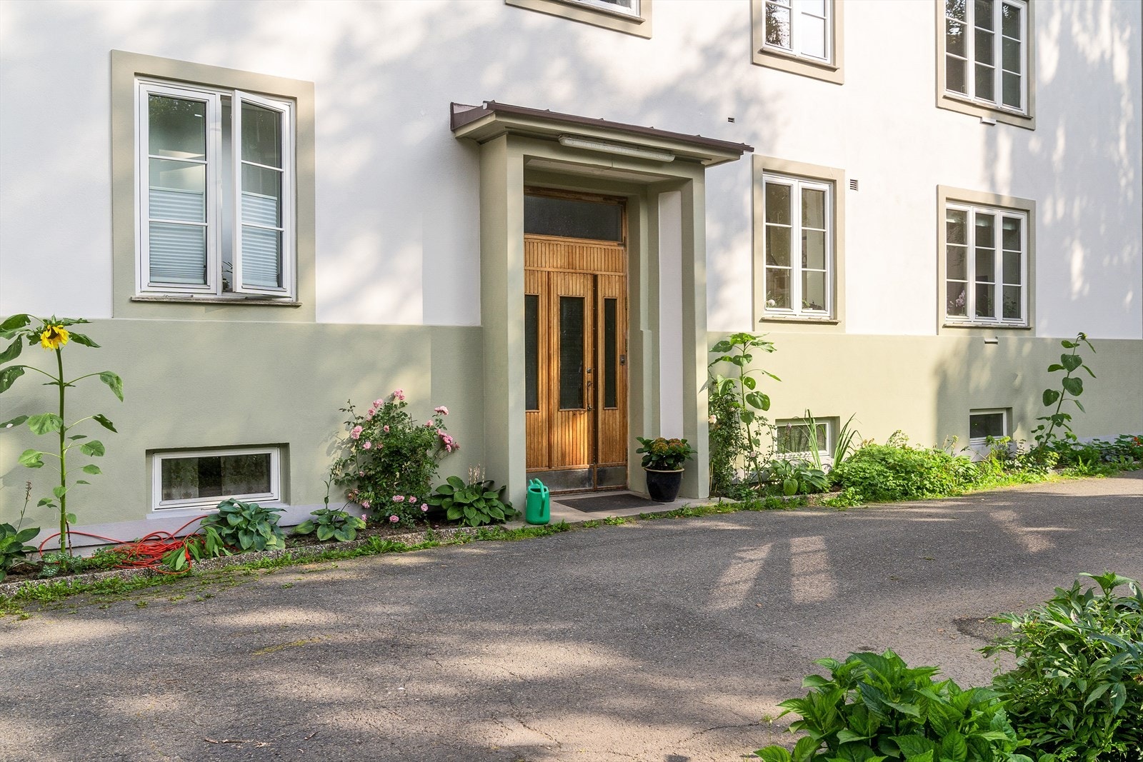 Aksjelaget har et hyggelig inngangsparti. Galleribilde