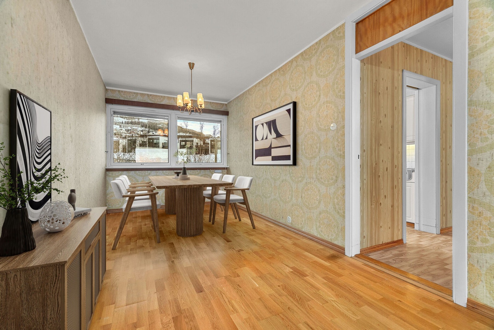 Fra spisestuedelen er det også utsikt opp mot fjellet! Galleribilde