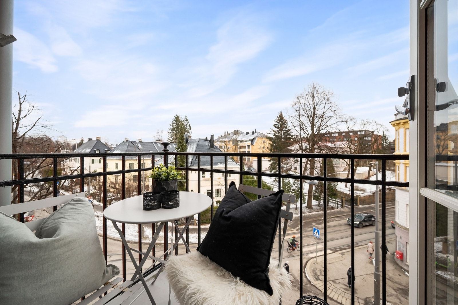 Attraktiv beliggenhet på Frogner - Kort gangavstand til et bredt servicetilbud samt flotte tur- og rekreasjonsområder. Galleribilde