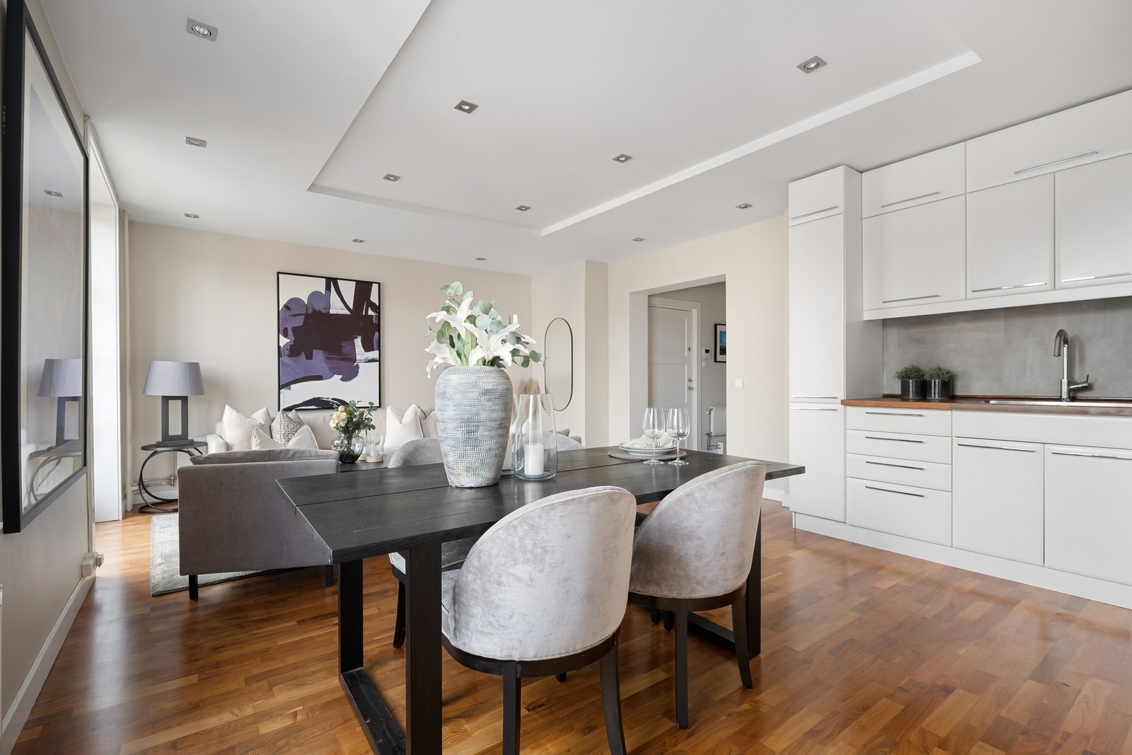 Det er pipeløp i hjørnet av rommet, med mulighet for etablering av peis. Galleribilde