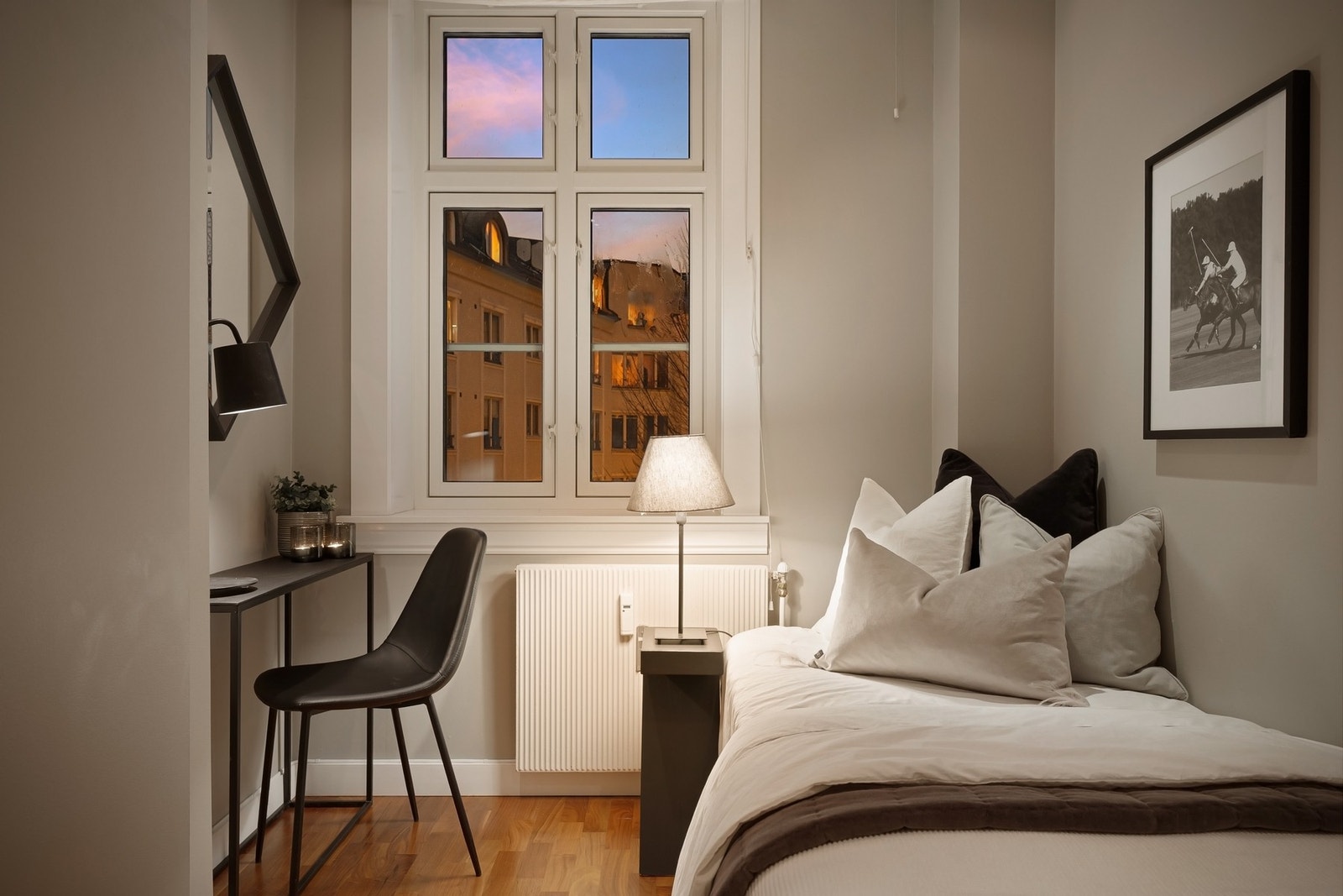 Soverom nr. 2 er også av fin størrelse og har adkomst til praktisk innevendig bod/kott. Galleribilde