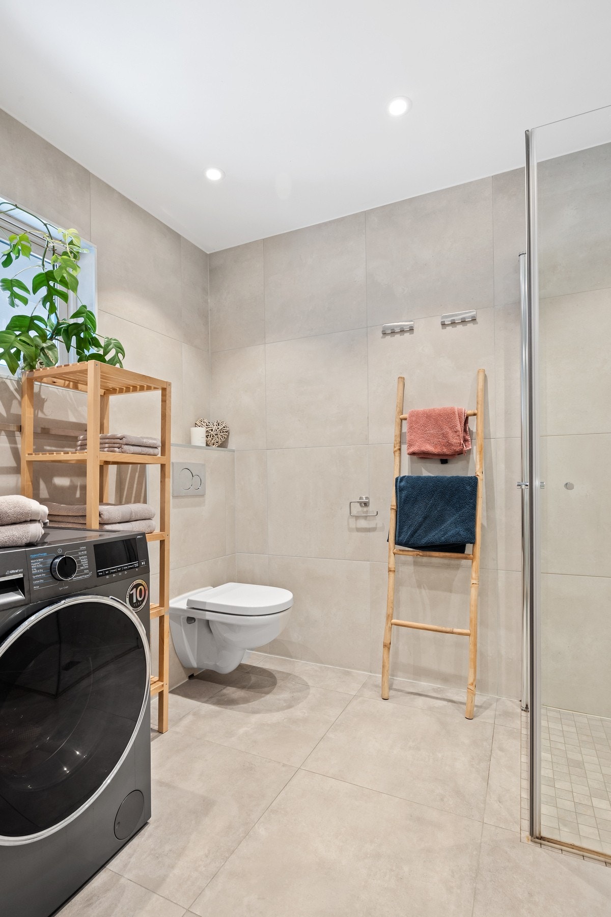 Delikat fargevalg på fliser og innredning Galleribilde