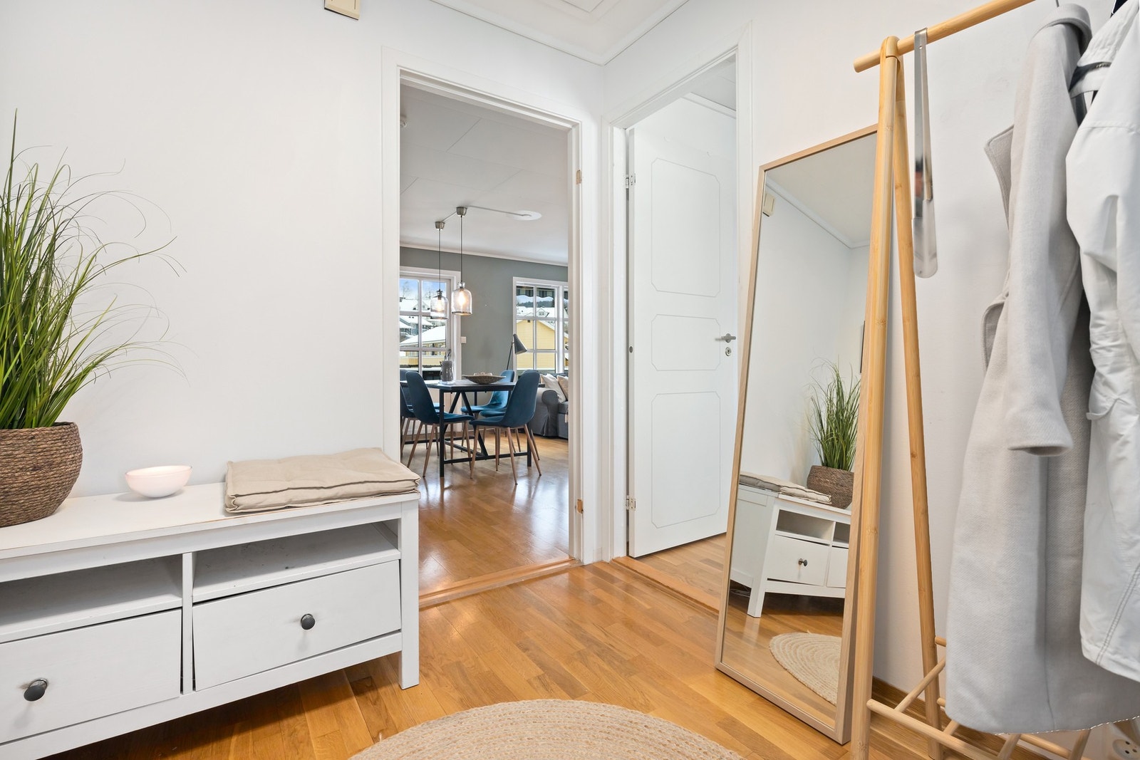 Det er lagringsplass i utvendig bod og på kaldtloft med tilgang fra gangen. Galleribilde