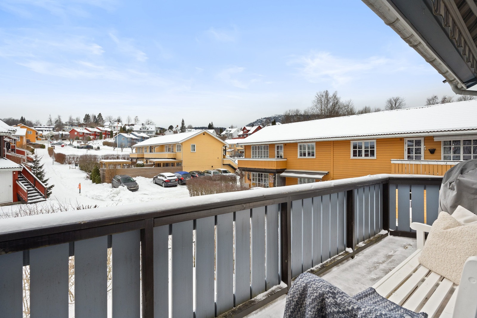 Solrik balkong på 7 kvm med fritt utsyn Galleribilde