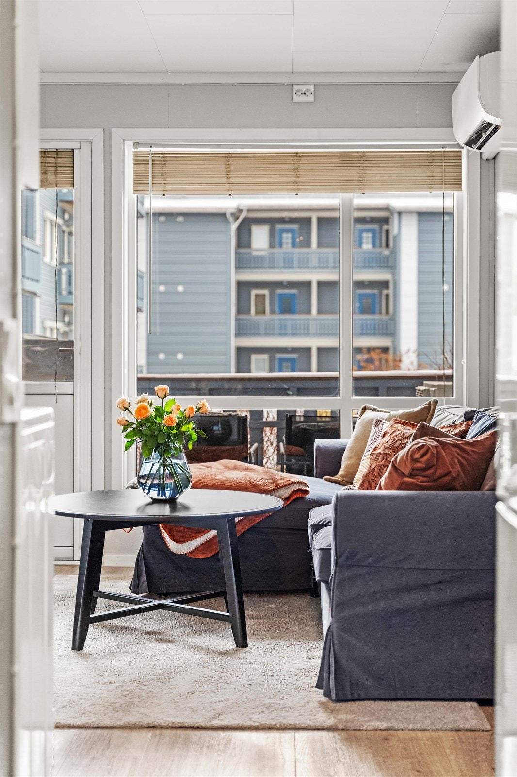 Det er varmepumpe installert i stuen, som sikrer behagelig innetemperatur. Galleribilde