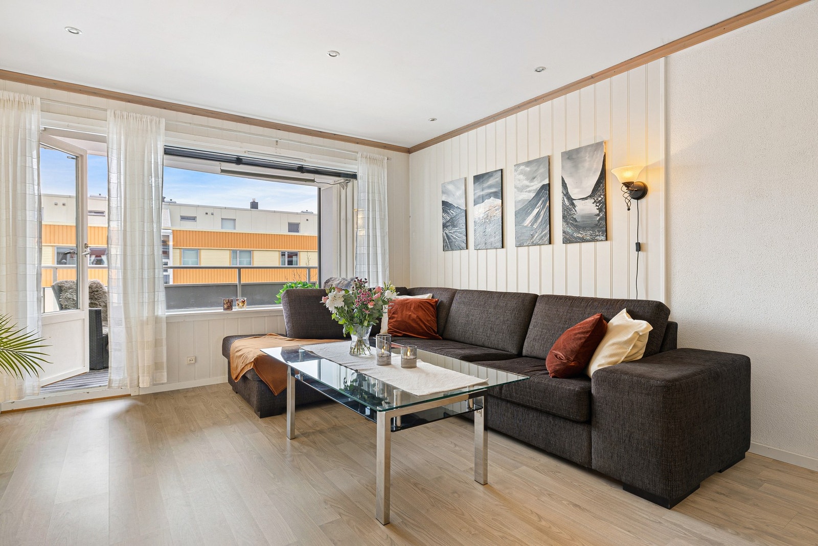 I Selsbakkhøgda borettslag bor du sentralt på Hallset med gangavstand til alle skoletrinn, dagligvare, buss og treningssenter. Galleribilde