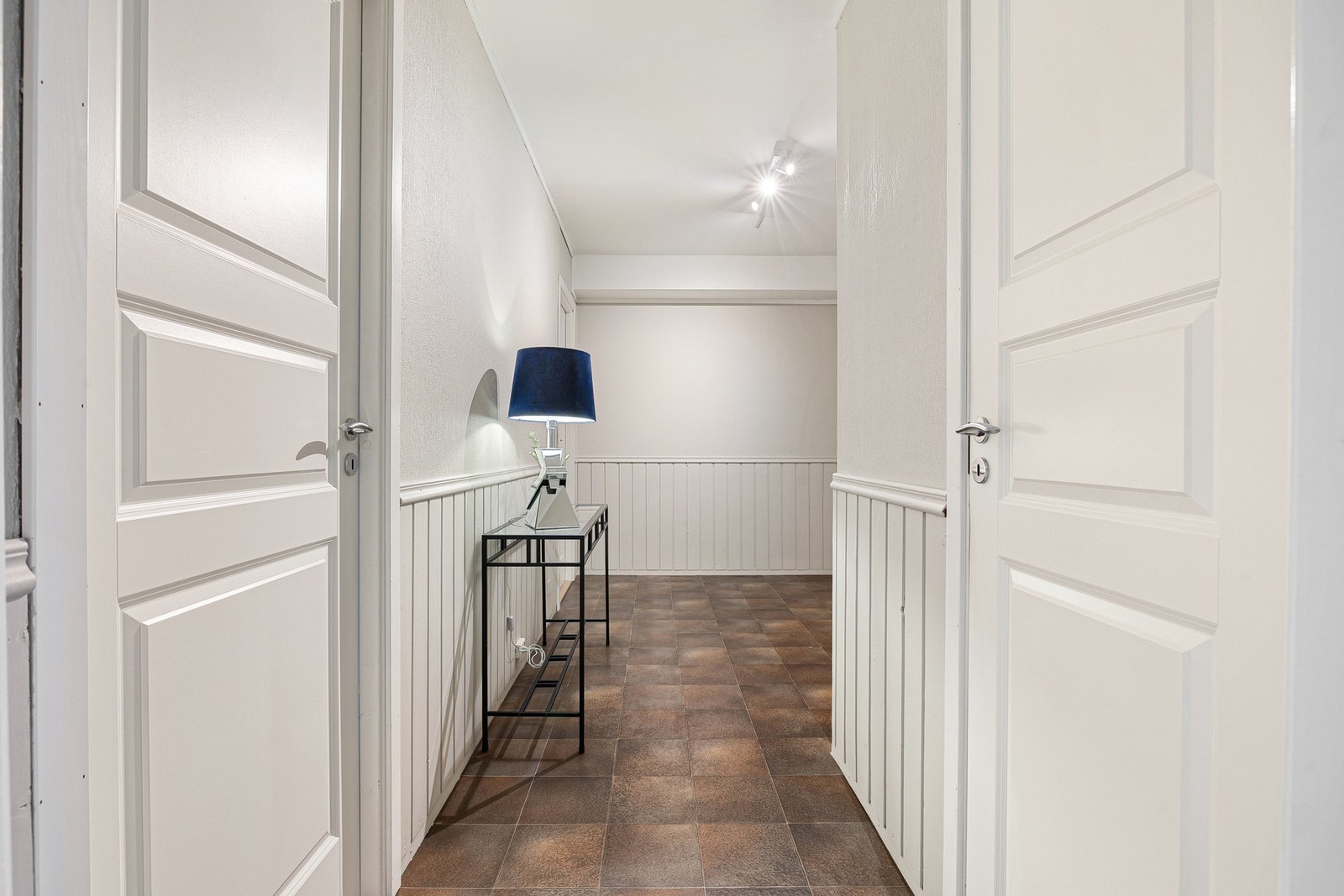 Leiligheten disponerer 3 boder i felles kjeller på henholdsvis 4, 5 og 6 kvm. Galleribilde