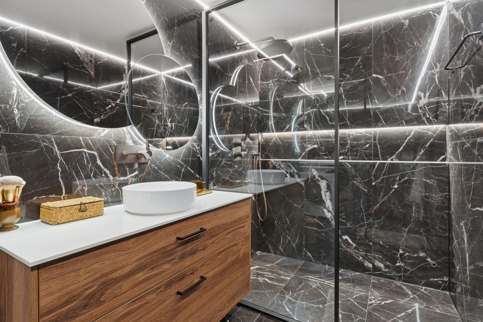 Ventilasjon via avtrekk i vegg og tilluft under dør. Galleribilde