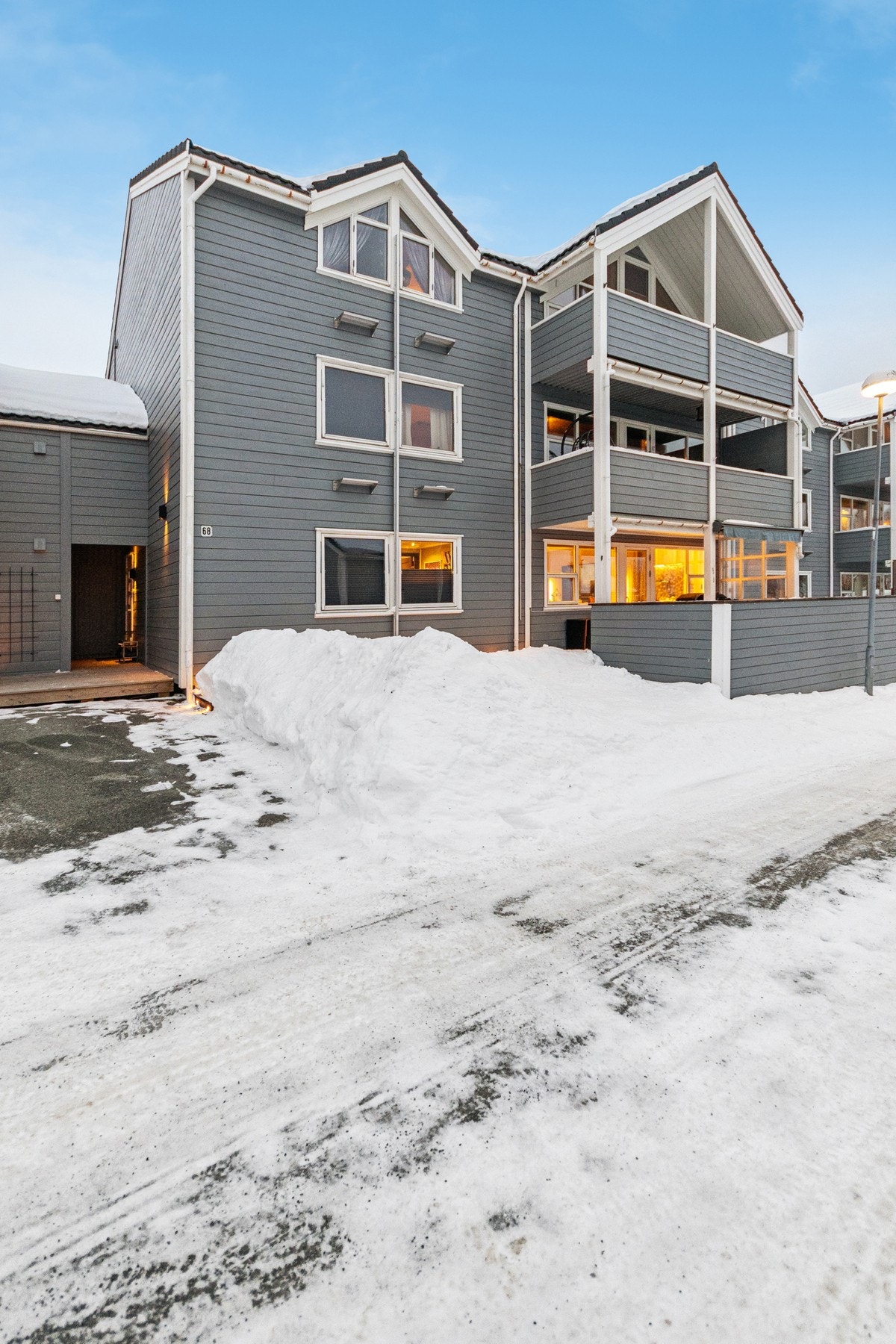 Boligen disponerer en praktisk utebod på ca. 5 m². Galleribilde