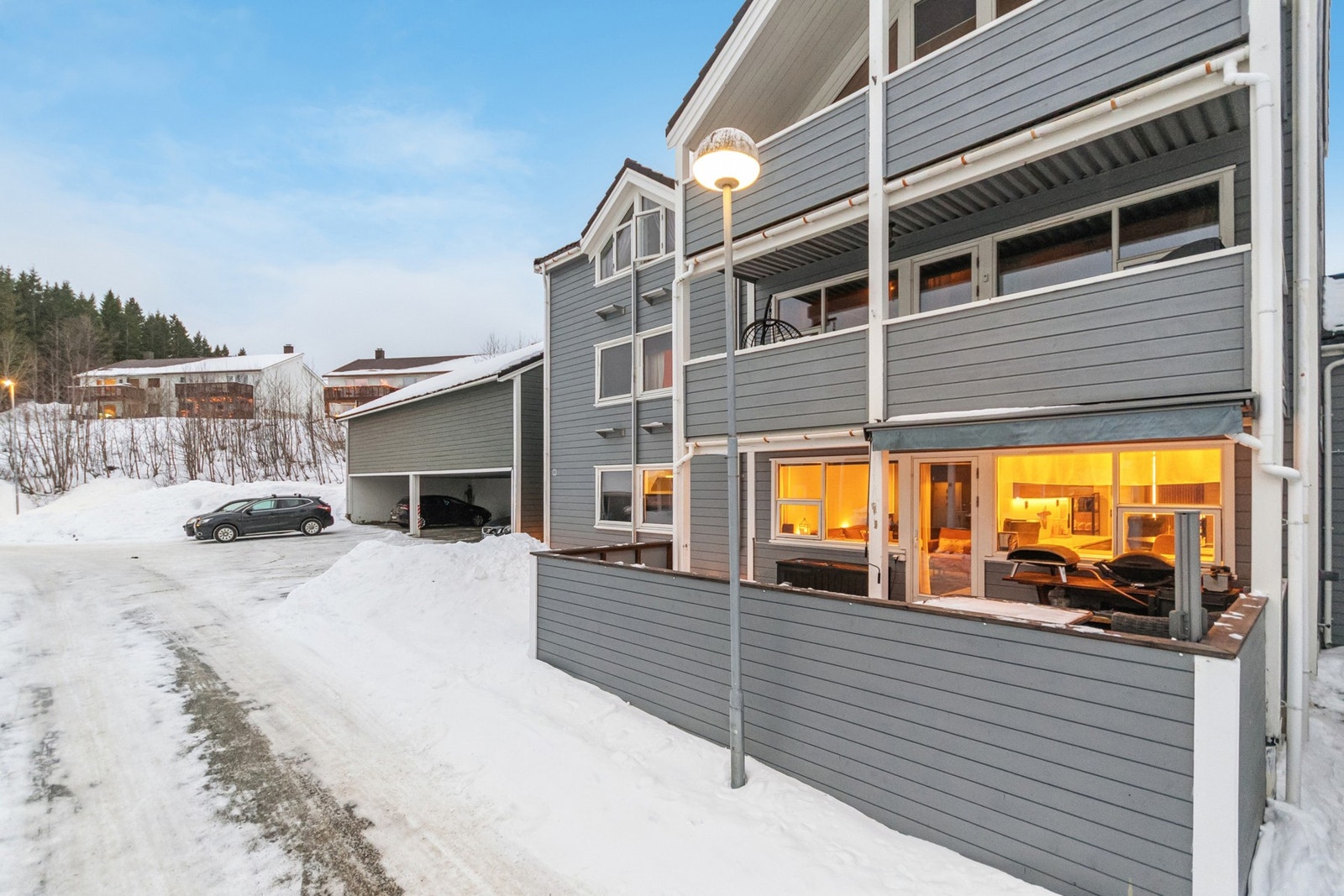 Flotte tur -og friluftsområder ligger i nærheten, med blant annet lysløype med et godt utbygget løypenettverk. Galleribilde