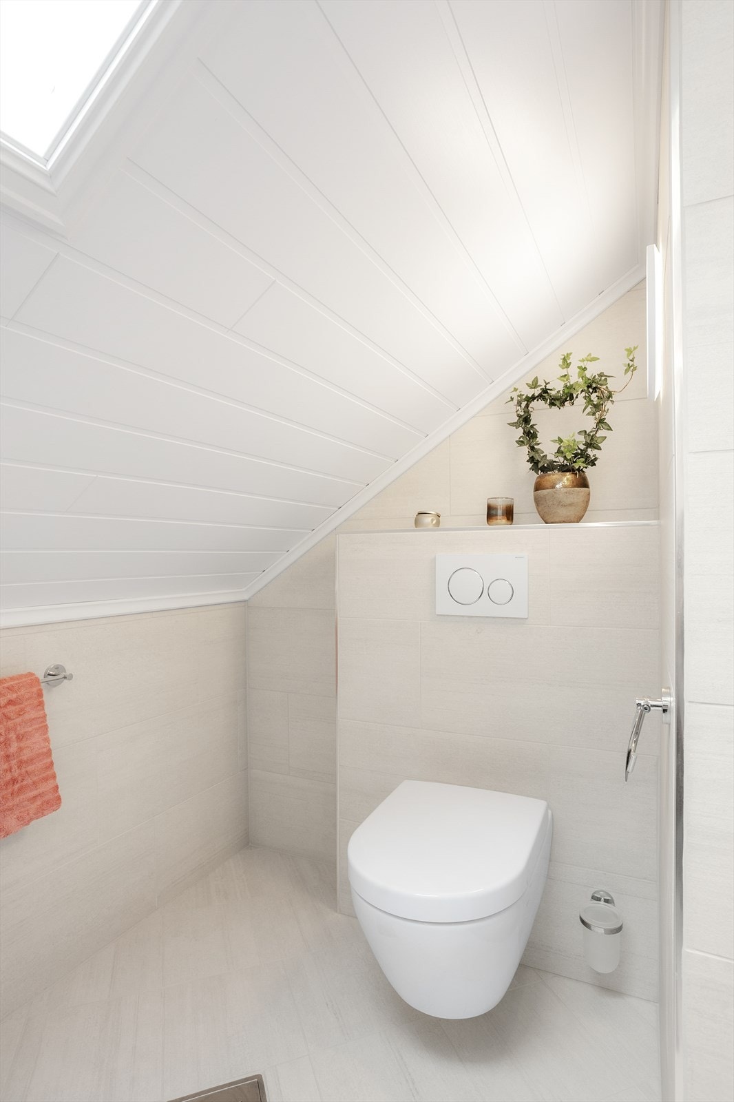 Badet i 2 etasje er fra 2020. Galleribilde