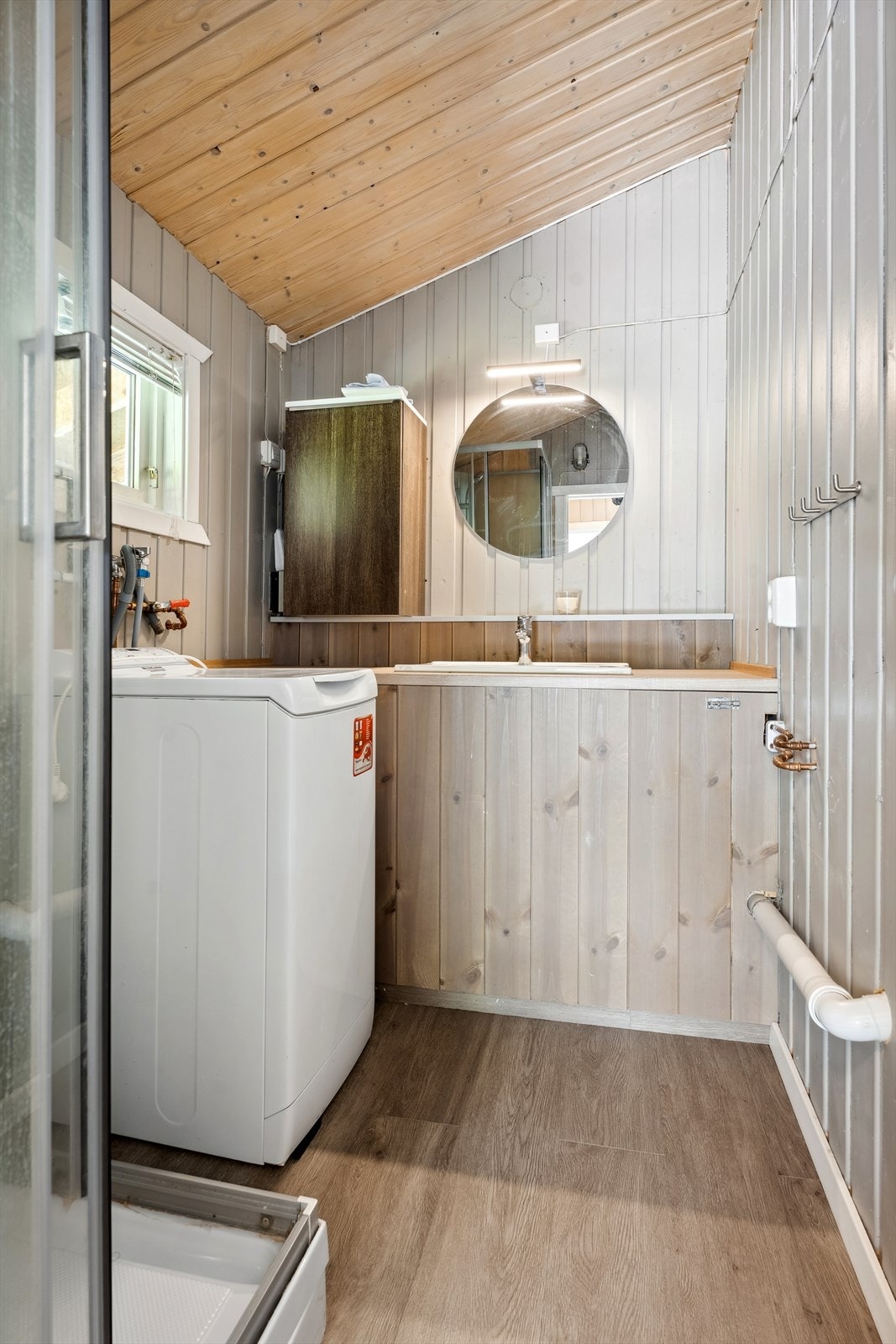 Bad med dusjkabinett. Galleribilde