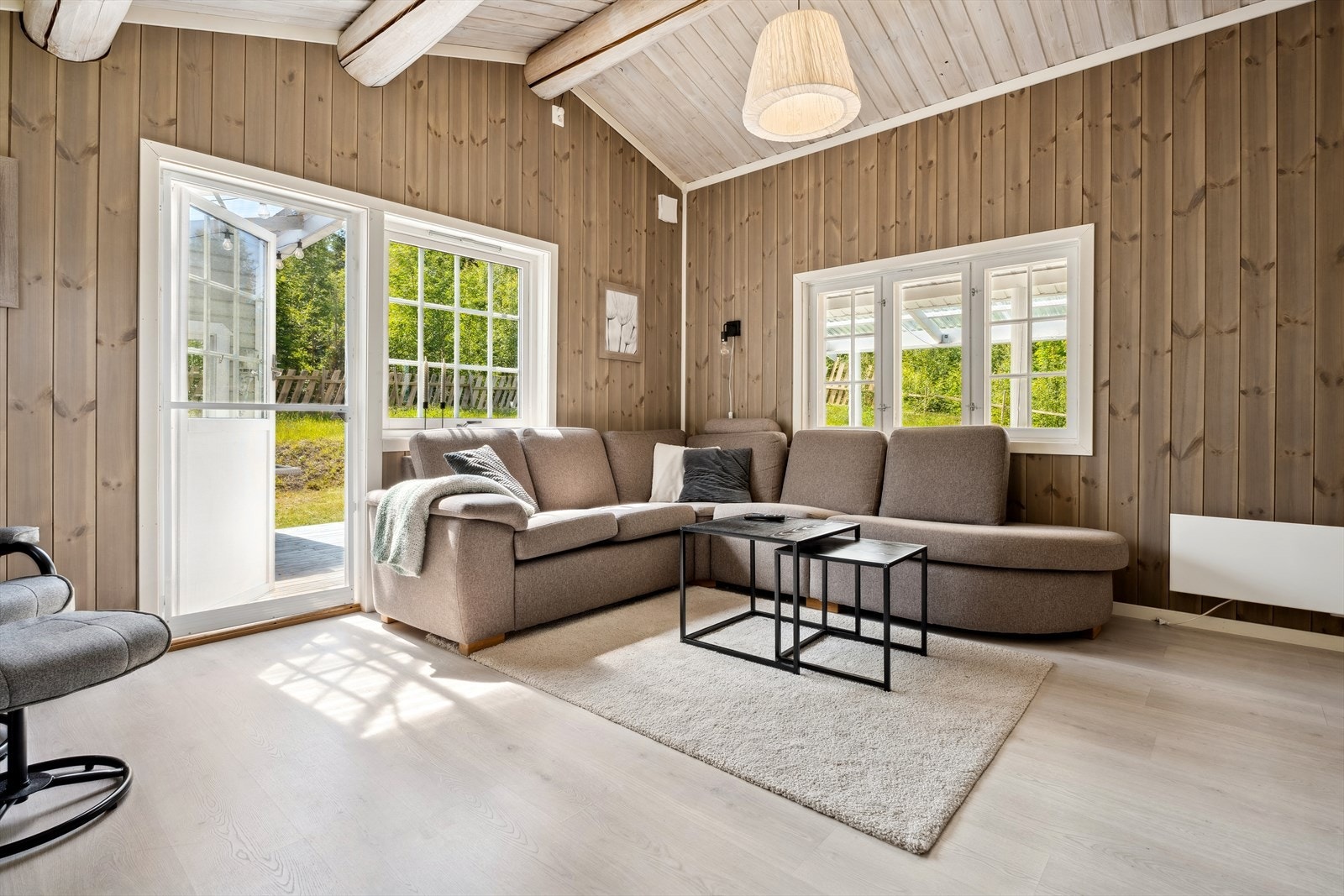 Stue med utgang til terrasse. Galleribilde