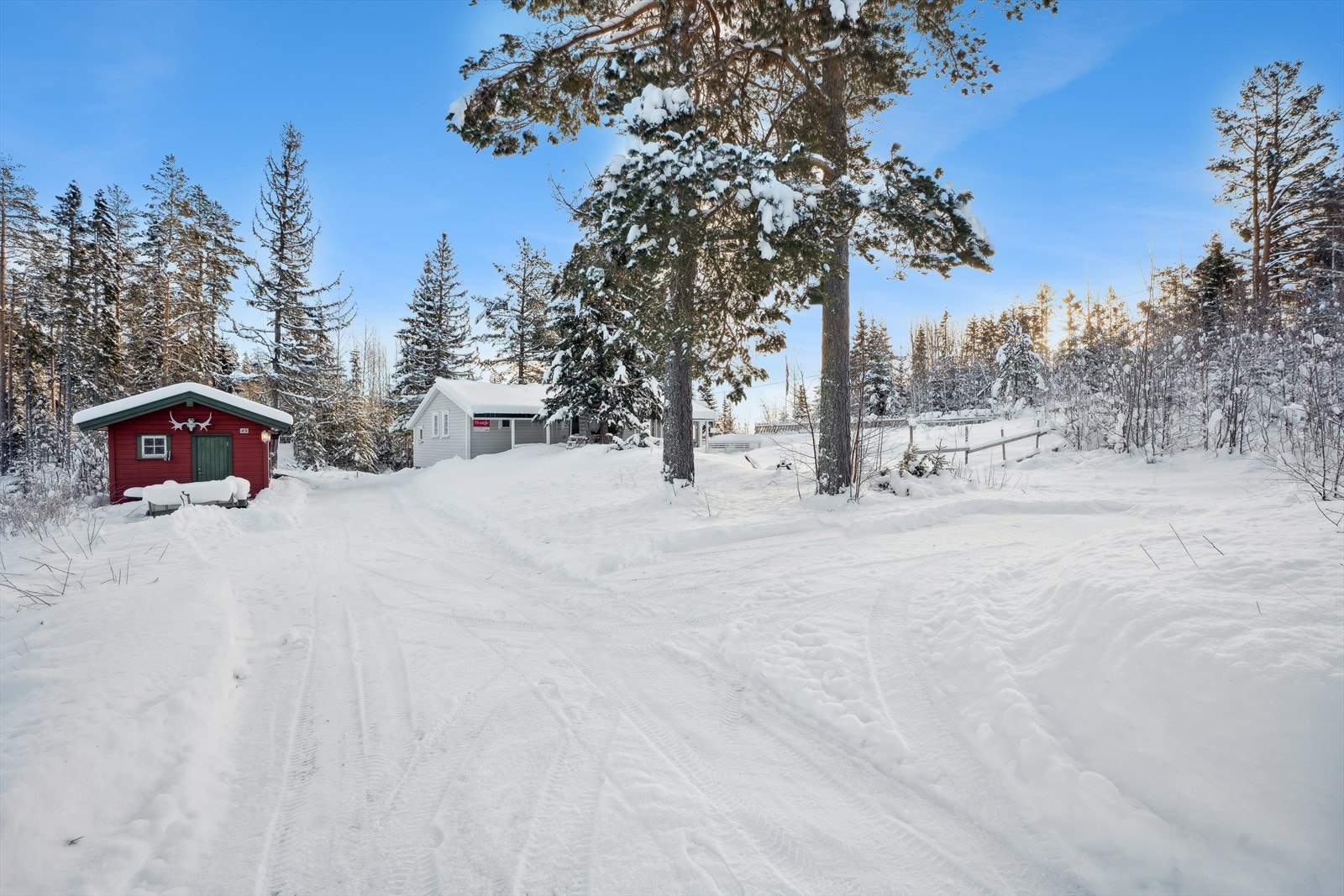 Enkel adkomst året rundt, med flere biloppstillingsplasser. Galleribilde