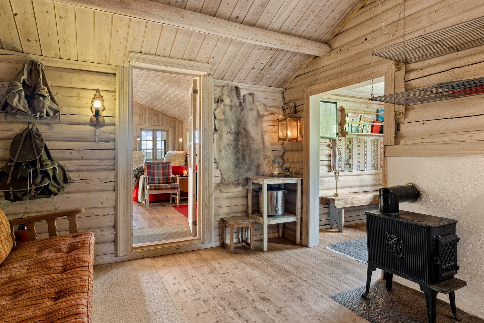 Velkommen inn! Romslig gang. Galleribilde