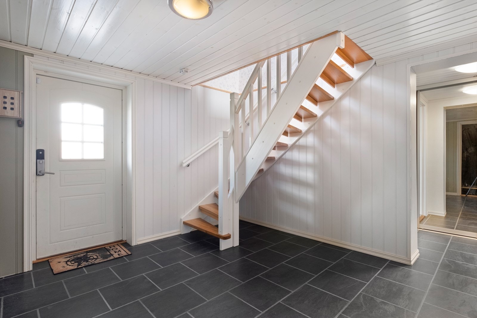 Hall m/trapp Galleribilde