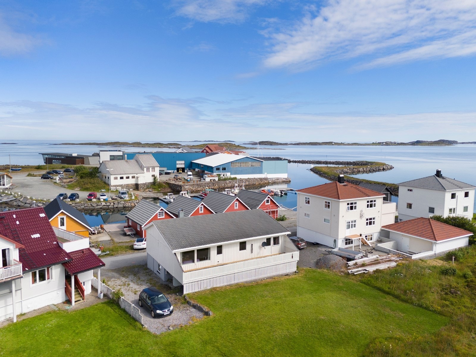 Eneboligen er påkostet de siste årene og strekker seg over to etasjer Galleribilde