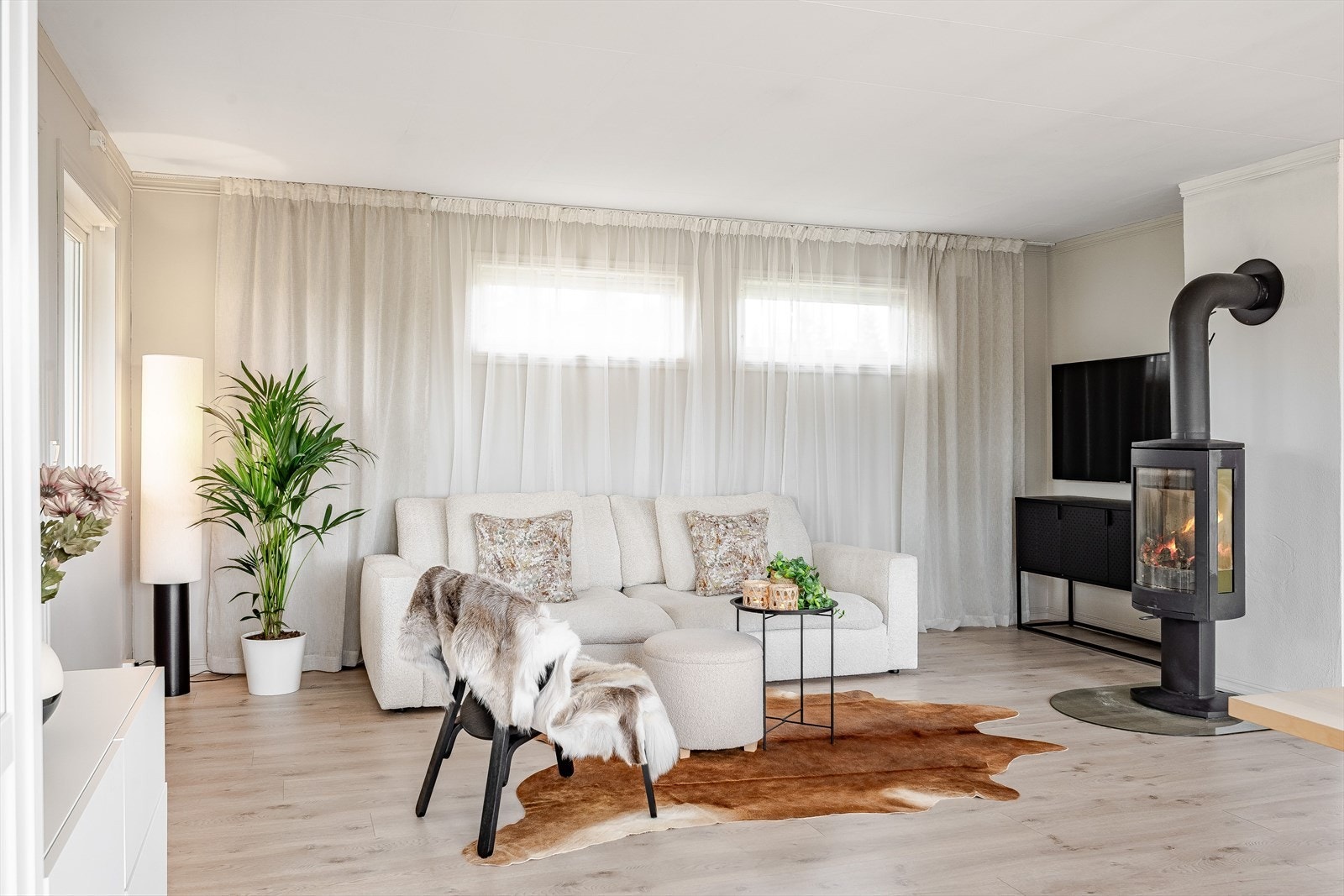 Boligen holder en gjennomgående god og moderne standard etter omfattende oppussing i 2017. Galleribilde