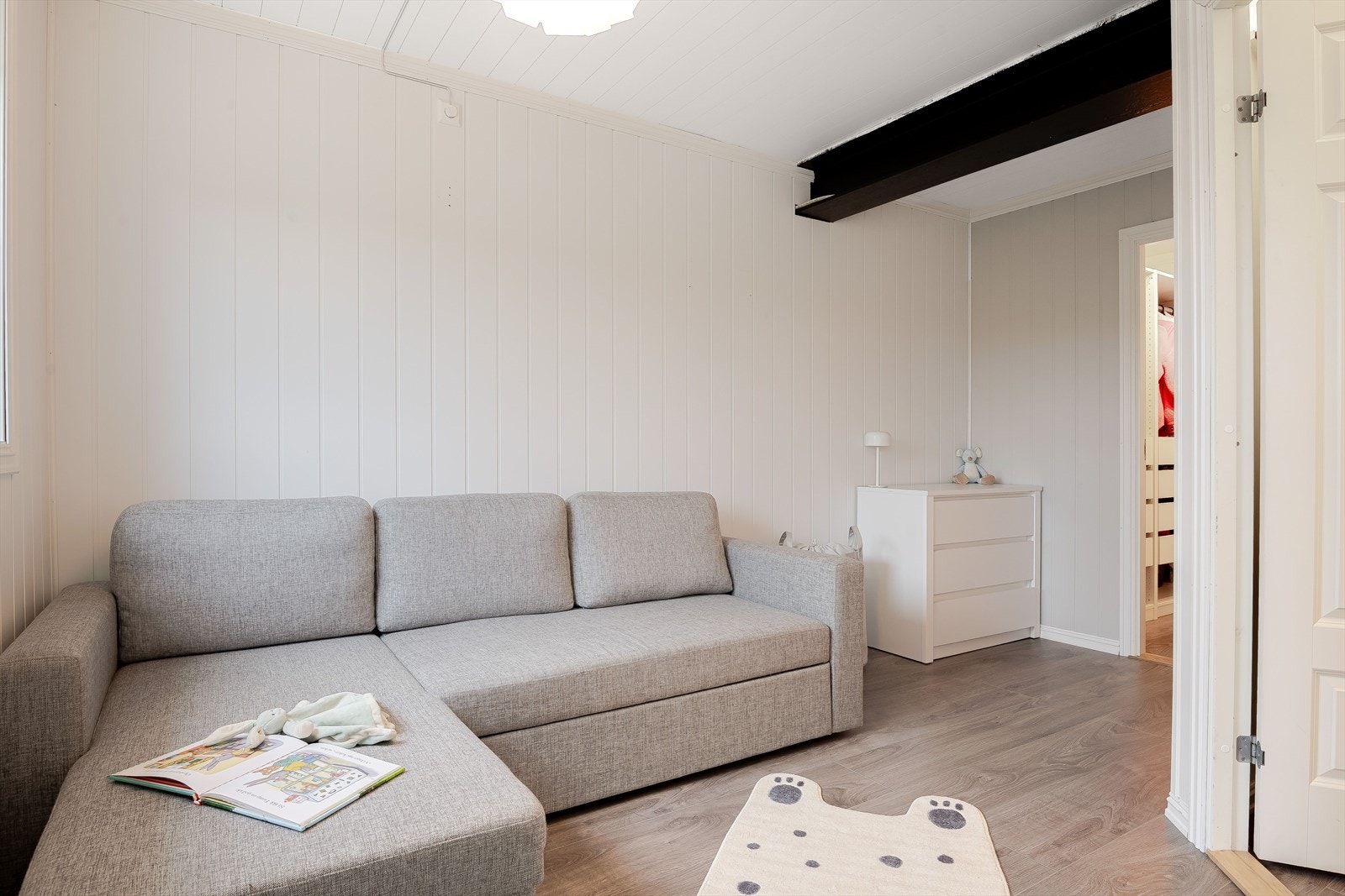 Det er god plass til seng og annet ønskelig møblement. Galleribilde