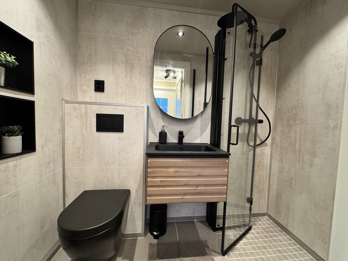 Nyoppusset bad i hovedetasje Galleribilde