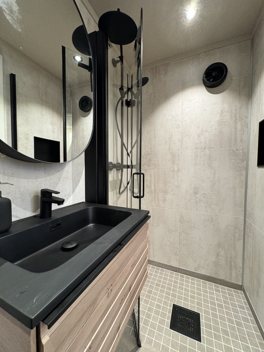 Nyoppusset bad i hovedetasje Galleribilde