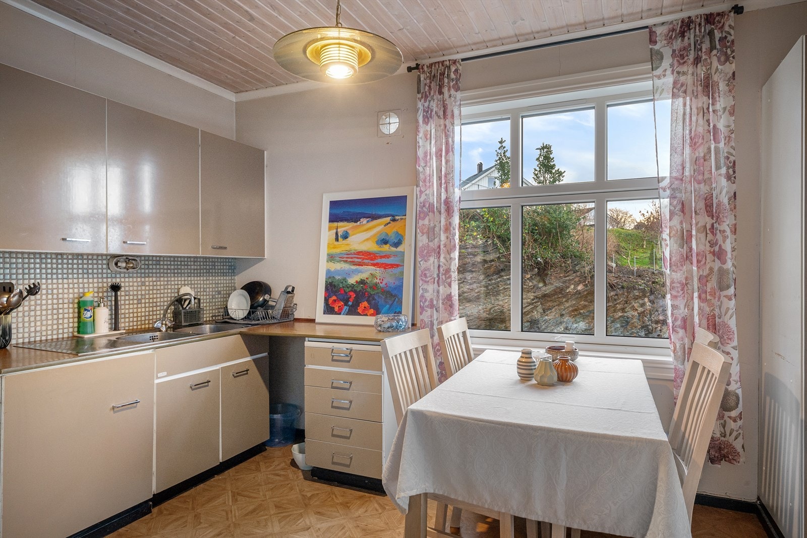 Kjøkken med spiseplass Galleribilde