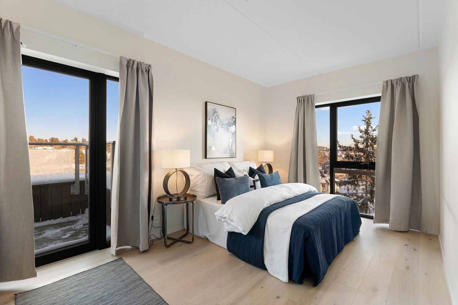 Hovedsoverom med utgang til terrasse Galleribilde