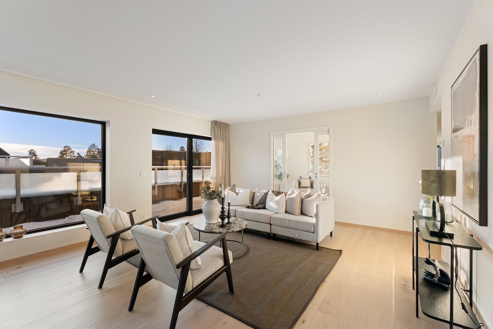 Skyvedørsutgang til terrassen fra stuedelen Galleribilde