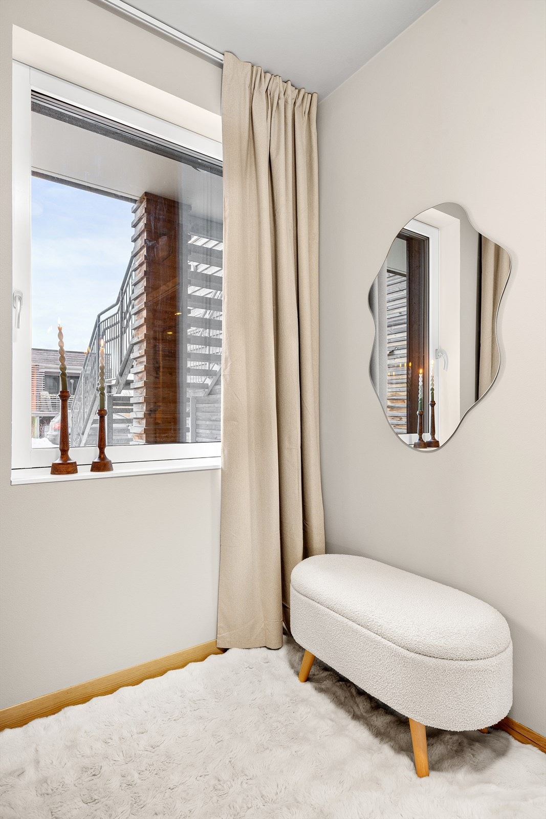 Leiligheten varmes opp gjennom fjernvarme, som er inkludert i felleskostnadene med a-konto-varmt og lunt året rundt! Galleribilde