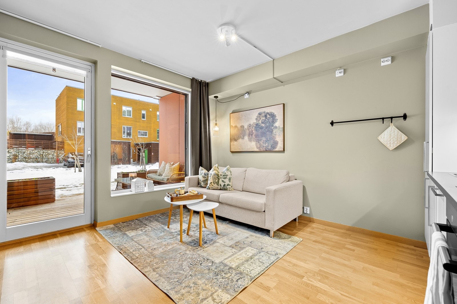 Takstmann har gjennomført en grundig tilstandsvurdering i forbindelse med salget. Leiligheten har fått tilstandsgrad 1 på alle punkter i rapporten, noe som gir en trygg og forutsigbar bolighandel for ny eier. Galleribilde