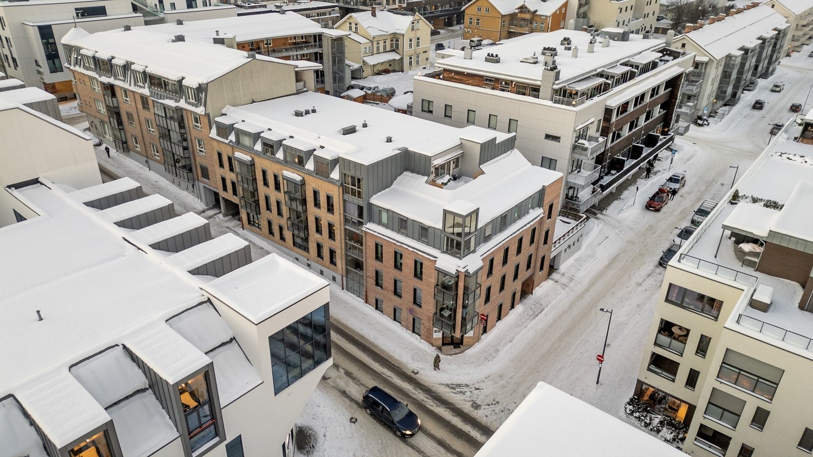 Gangavstand til Mjøspromenaden og idyllen langs Mjøsa. Galleribilde